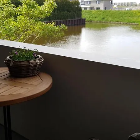 Prachtig Vrijstaand Aan Het Water