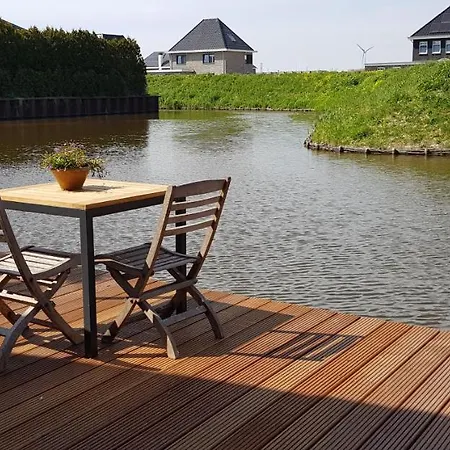 Prachtig Vrijstaand Aan Het Water Heerhugowaard